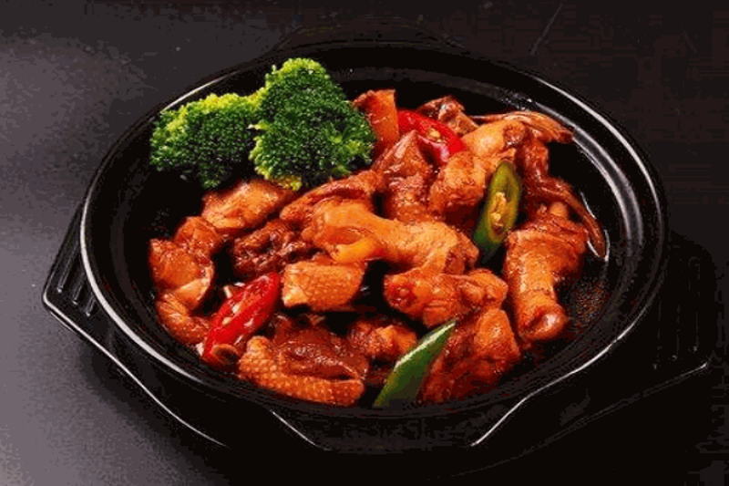 正宗黄焖鸡米饭:一碗香浓的家乡味